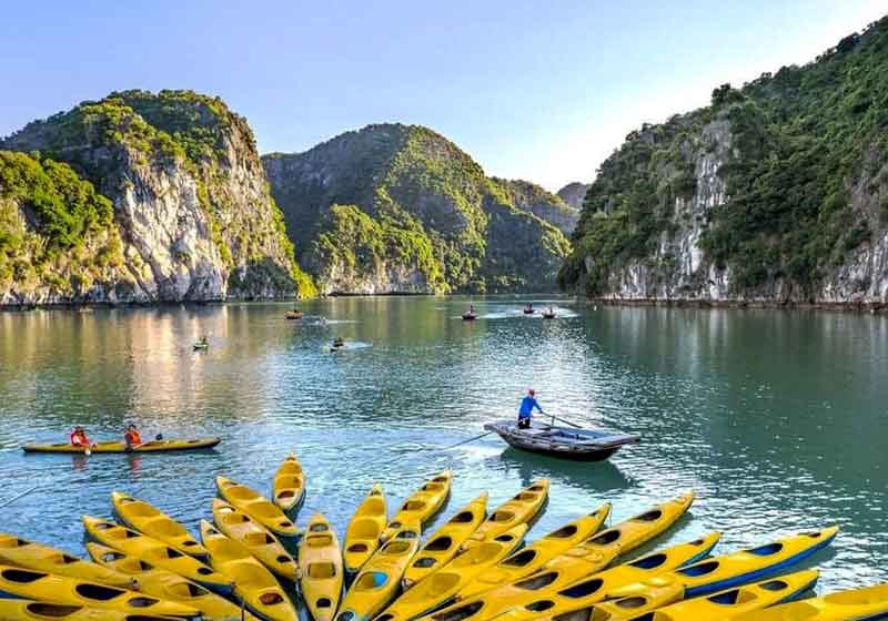 Kayaking in Lan Ha bay